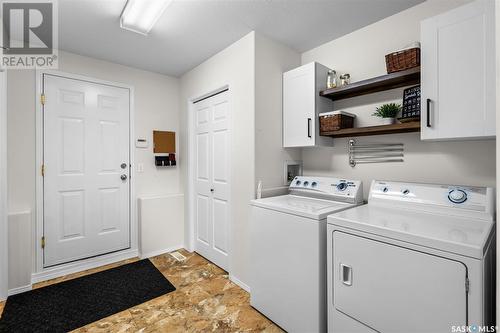 247 Briarvale Bay, Saskatoon, SK - Indoor Photo Showing Laundry Room