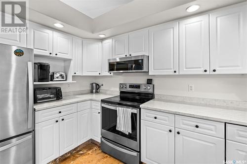 247 Briarvale Bay, Saskatoon, SK - Indoor Photo Showing Kitchen With Stainless Steel Kitchen