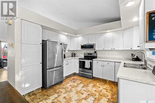 247 Briarvale Bay, Saskatoon, SK - Indoor Photo Showing Kitchen With Stainless Steel Kitchen With Double Sink