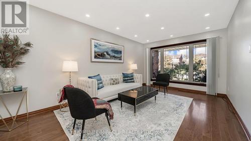 40 Minglehaze Drive, Toronto, ON - Indoor Photo Showing Living Room