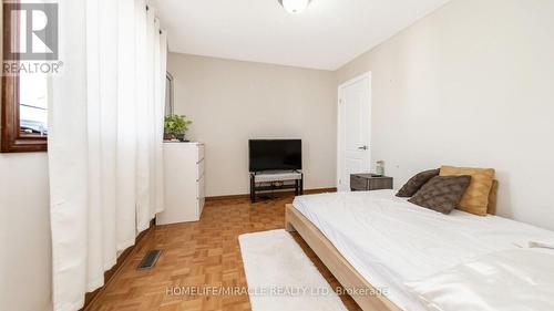 40 Minglehaze Drive, Toronto, ON - Indoor Photo Showing Bedroom