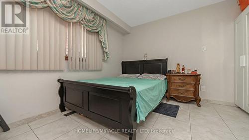 40 Minglehaze Drive, Toronto, ON - Indoor Photo Showing Bedroom