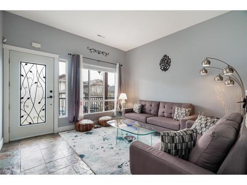 49 8888 216 Street, Langley, BC - Indoor Photo Showing Living Room