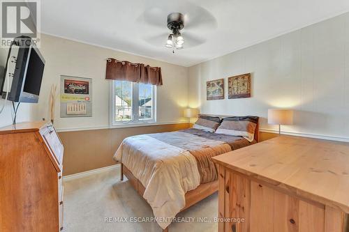 569 Barnaby Street, Hamilton, ON - Indoor Photo Showing Bedroom