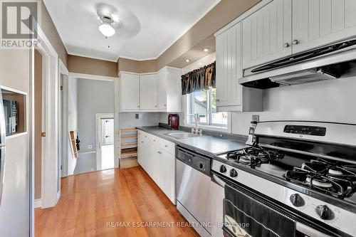 569 Barnaby Street, Hamilton, ON - Indoor Photo Showing Kitchen