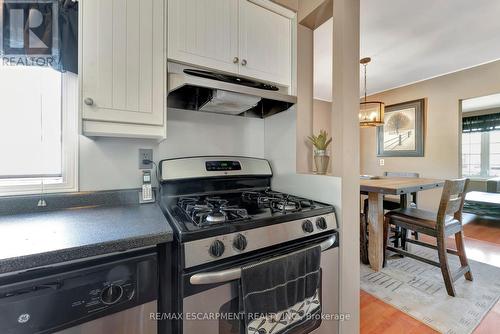 569 Barnaby Street, Hamilton, ON - Indoor Photo Showing Kitchen