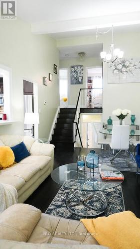 11 Unser Gate, Toronto, ON - Indoor Photo Showing Living Room