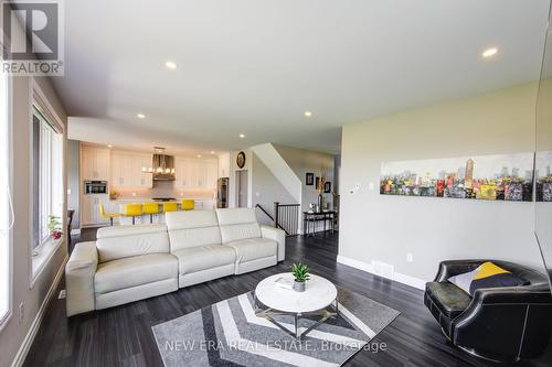 3559 Mia Lane, Plympton-Wyoming, ON - Indoor Photo Showing Living Room