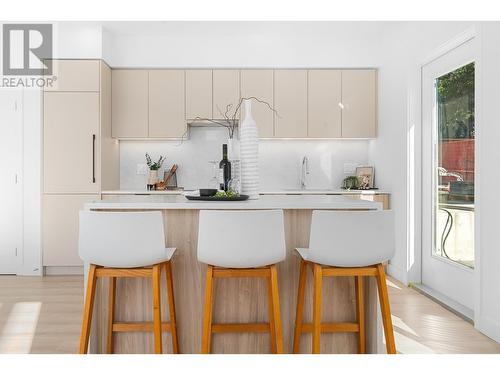 113 7161 17Th Avenue, Burnaby, BC - Indoor Photo Showing Kitchen