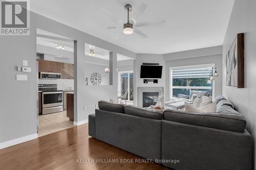 19 - 40 Dartmouth Gate, Hamilton, ON - Indoor Photo Showing Living Room With Fireplace