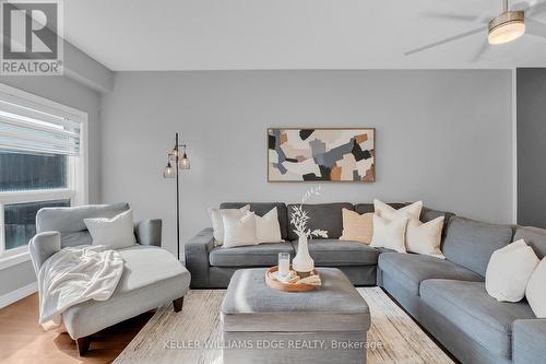 19 - 40 Dartmouth Gate, Hamilton, ON - Indoor Photo Showing Living Room