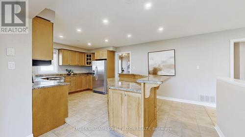 381 Niagara Drive, Oshawa, ON - Indoor Photo Showing Kitchen