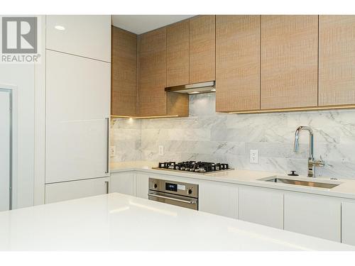 1801 4168 Lougheed Highway, Burnaby, BC - Indoor Photo Showing Kitchen With Upgraded Kitchen