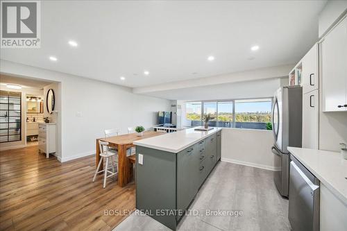 1002 - 270 Scarlett Road, Toronto, ON - Indoor Photo Showing Kitchen