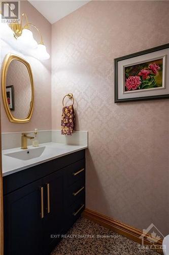 2845 Front Road, East Hawkesbury, ON - Indoor Photo Showing Bathroom