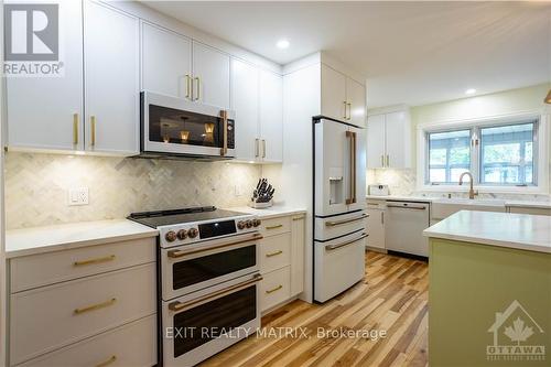 2845 Front Road, East Hawkesbury, ON - Indoor Photo Showing Kitchen With Upgraded Kitchen