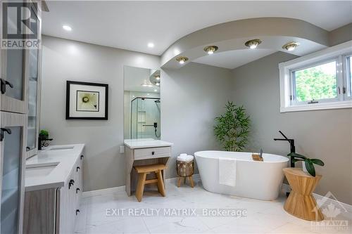 2845 Front Road, East Hawkesbury, ON - Indoor Photo Showing Bathroom