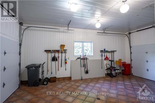 2845 Front Road, East Hawkesbury, ON - Indoor Photo Showing Garage