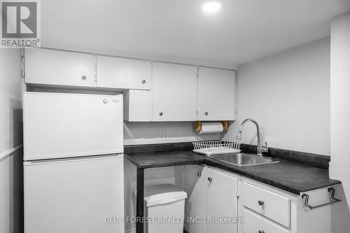 368 Wharncliffe Road S, London, ON - Indoor Photo Showing Kitchen