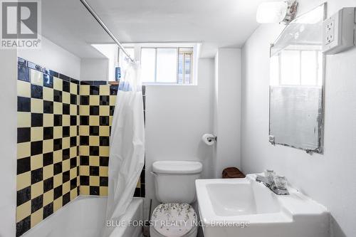 368 Wharncliffe Road S, London, ON - Indoor Photo Showing Bathroom