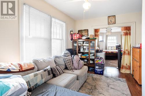 368 Wharncliffe Road S, London, ON - Indoor Photo Showing Living Room