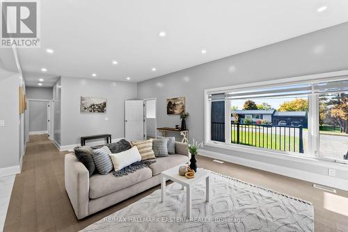 1037 East Communication Road, Smith-Ennismore-Lakefield, ON - Indoor Photo Showing Living Room