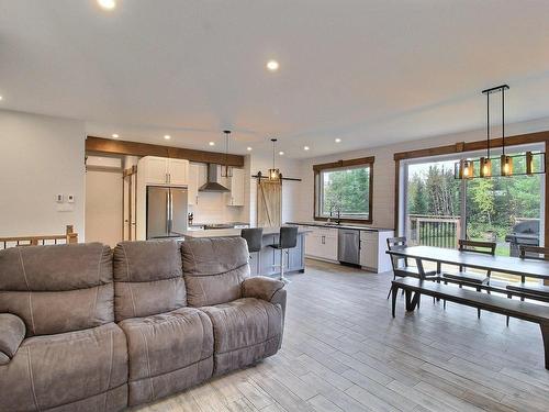 Vue d'ensemble - 100  - 102 Rue Babin, Val-D'Or, QC - Indoor Photo Showing Living Room