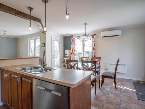 Cuisine - 1400 8E Rue, Saint-Côme/Linière, QC - Indoor Photo Showing Kitchen With Double Sink