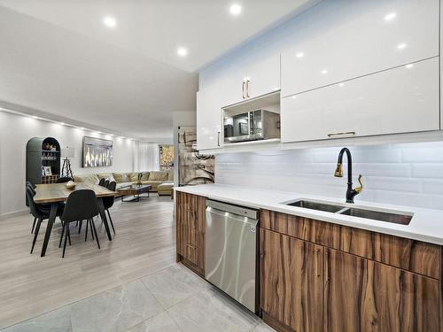 Vue d'ensemble - 203-2330 Rue Ward, Montréal (Saint-Laurent), QC - Indoor Photo Showing Kitchen With Double Sink With Upgraded Kitchen