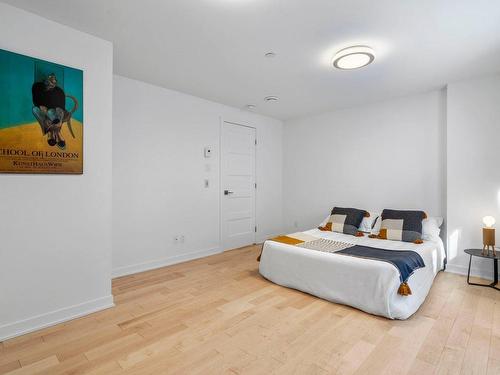 Bedroom - 101-27 Av. Lorne, Saint-Lambert, QC - Indoor Photo Showing Bedroom