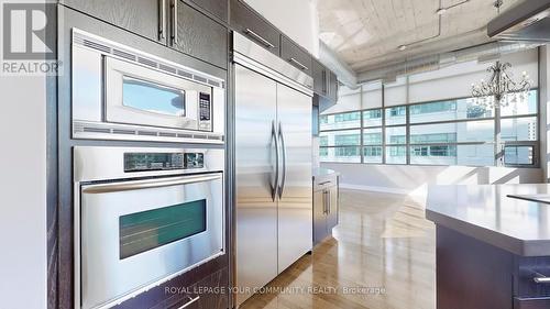 504 - 637 Lake Shore Boulevard, Toronto, ON - Indoor Photo Showing Kitchen