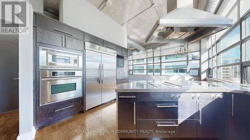 504 - 637 Lake Shore Boulevard, Toronto, ON - Indoor Photo Showing Kitchen