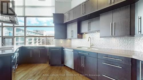 504 - 637 Lake Shore Boulevard, Toronto, ON - Indoor Photo Showing Kitchen With Upgraded Kitchen