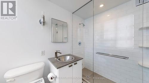 504 - 637 Lake Shore Boulevard, Toronto, ON - Indoor Photo Showing Bathroom