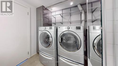 504 - 637 Lake Shore Boulevard, Toronto, ON - Indoor Photo Showing Laundry Room