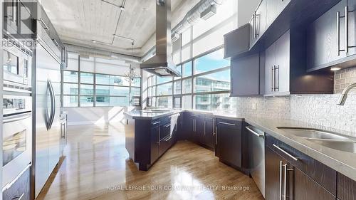 504 - 637 Lake Shore Boulevard, Toronto, ON - Indoor Photo Showing Kitchen With Upgraded Kitchen