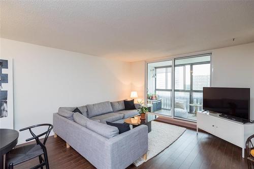 901 55 Nassau Street, Winnipeg, MB - Indoor Photo Showing Living Room