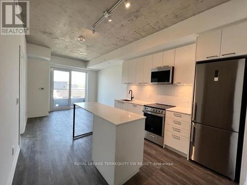 418 - 1808 St Clair Avenue W, Toronto, ON - Indoor Photo Showing Kitchen