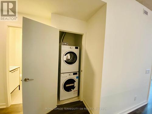 418 - 1808 St Clair Avenue W, Toronto, ON - Indoor Photo Showing Laundry Room