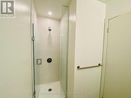 418 - 1808 St Clair Avenue W, Toronto, ON - Indoor Photo Showing Bathroom