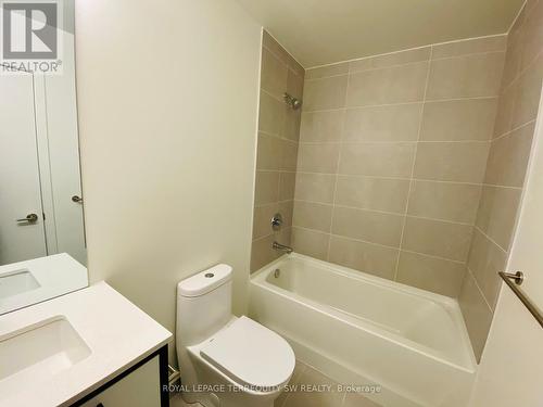 418 - 1808 St Clair Avenue W, Toronto, ON - Indoor Photo Showing Bathroom