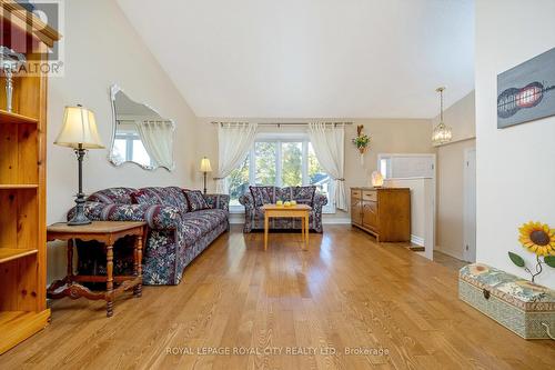 119 Lou'S Boulevard, Guelph/Eramosa, ON - Indoor Photo Showing Living Room