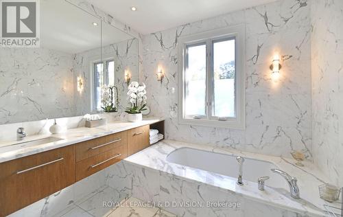 8 Brynhurst Court, Toronto, ON - Indoor Photo Showing Bathroom