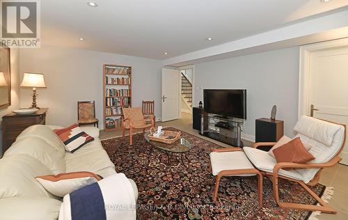 8 Brynhurst Court, Toronto, ON - Indoor Photo Showing Living Room