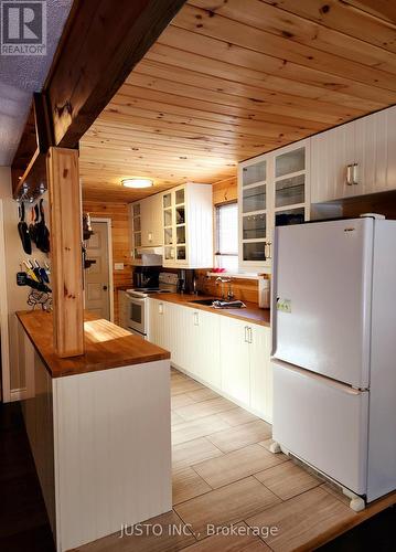 525 Waltonian Drive, Callander, ON - Indoor Photo Showing Kitchen