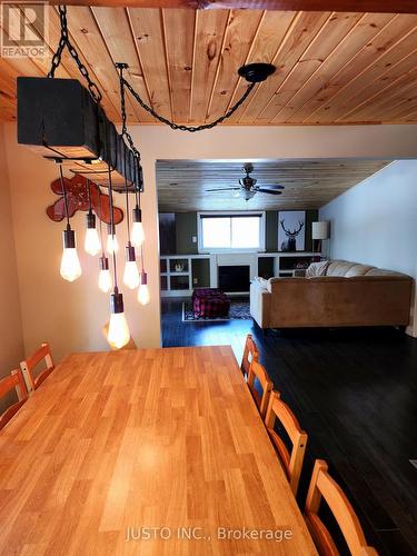 525 Waltonian Drive, Callander, ON - Indoor Photo Showing Dining Room