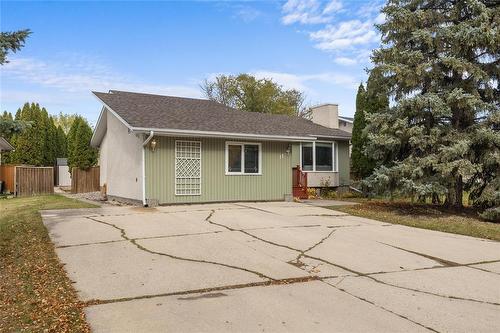 11 Brentlawn Boulevard, Winnipeg, MB - Outdoor