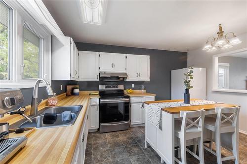 11 Brentlawn Boulevard, Winnipeg, MB - Indoor Photo Showing Kitchen With Double Sink