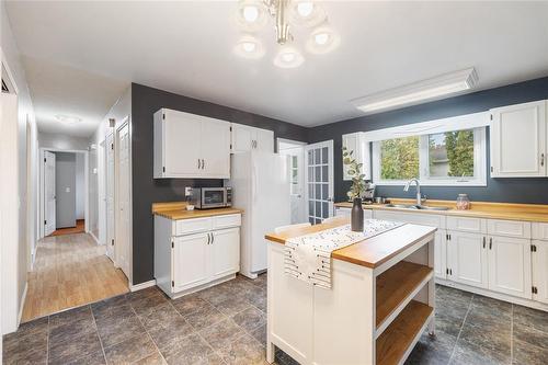 11 Brentlawn Boulevard, Winnipeg, MB - Indoor Photo Showing Kitchen With Double Sink