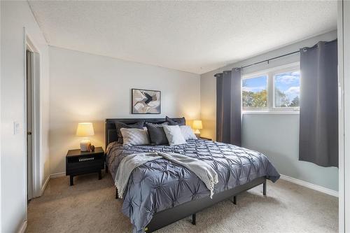 11 Brentlawn Boulevard, Winnipeg, MB - Indoor Photo Showing Bedroom